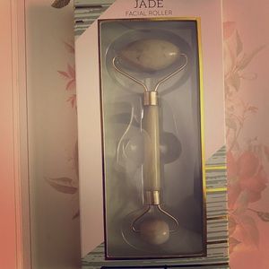 COPY - Brand new JADE FACIAL ROLLER 😍😍😍